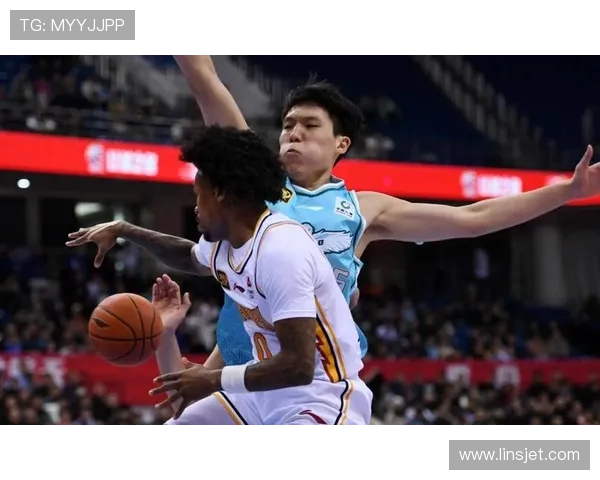 中国篮球联赛季后赛激烈角逐 北京队与广东队再度争锋引发球迷热议 中国篮球联赛季后赛激烈角逐 北京队与广东队再度争锋引发球迷热议