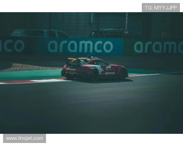 F1赛事最新动态:维斯塔潘称霸赛道 汉密尔顿迎接新挑战 驾驶技术再创新高 F1赛事最新动态:维斯塔潘称霸赛道 汉密尔顿迎接新挑战 驾驶技术再创新高