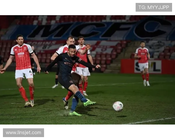 聚焦雷丁俱乐部探寻英伦足球文化与社区精神的独特融合之路 聚焦雷丁俱乐部探寻英伦足球文化与社区精神的独特融合之路